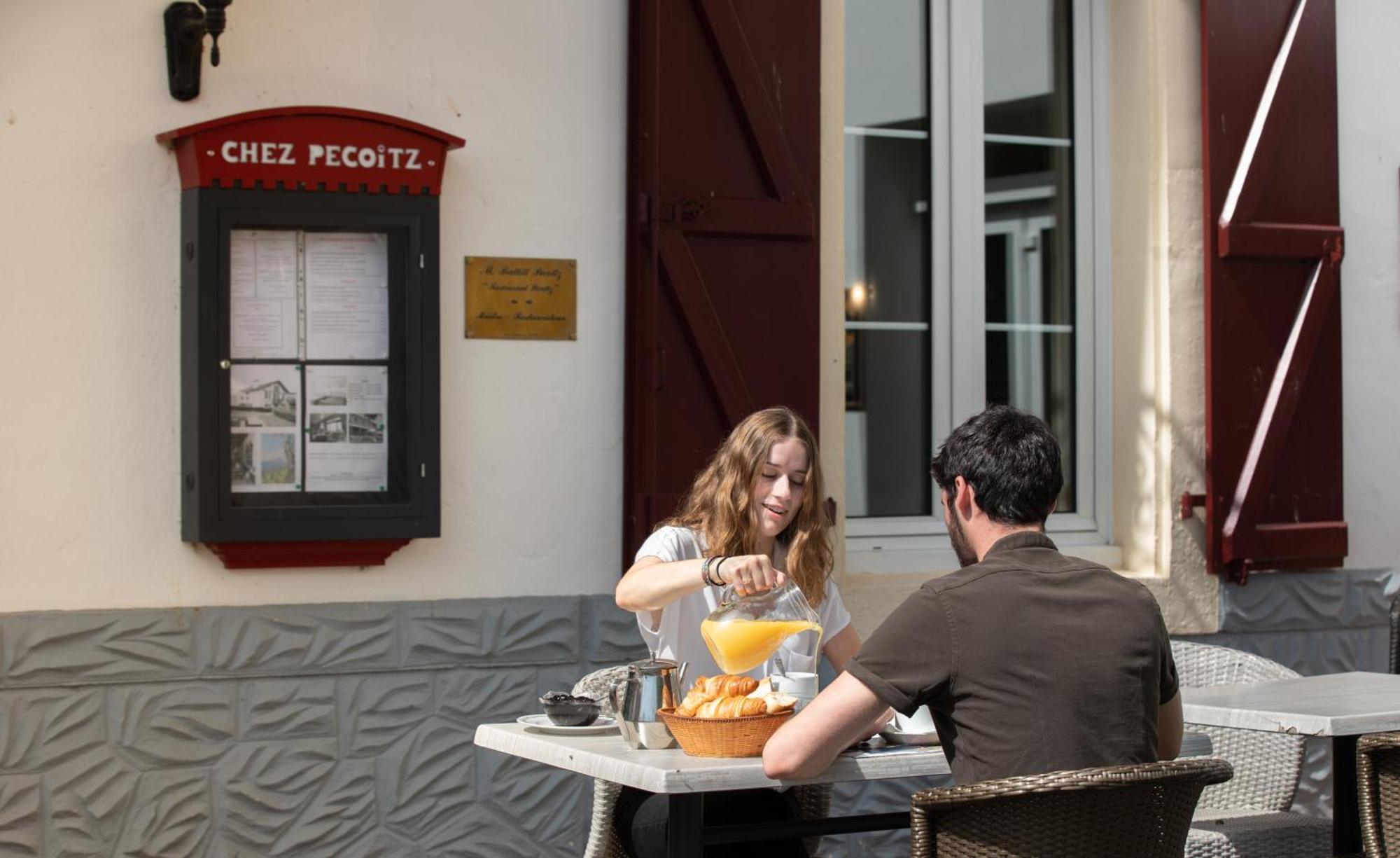Hotel Restaurant Pecoitz سان جان بييه دو بور المظهر الخارجي الصورة